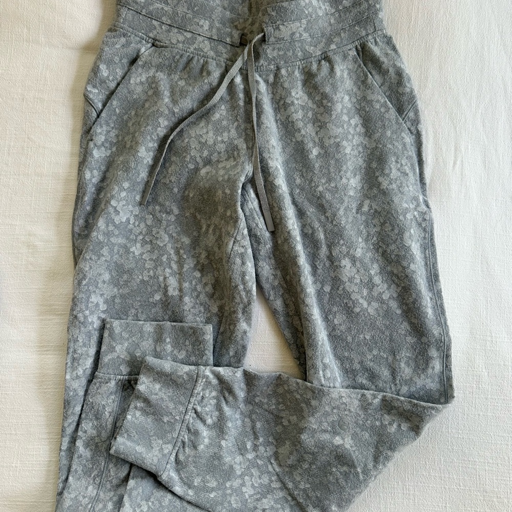 Women’s lulu scuba joggers